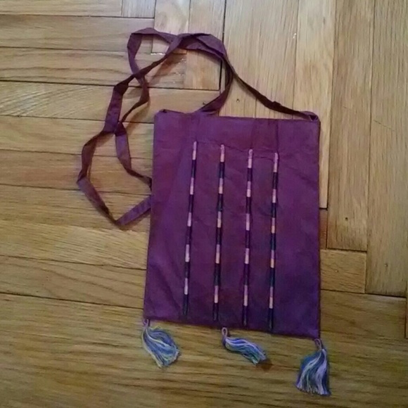 Handmade pouch with embroidery details - Picture 6 of 6